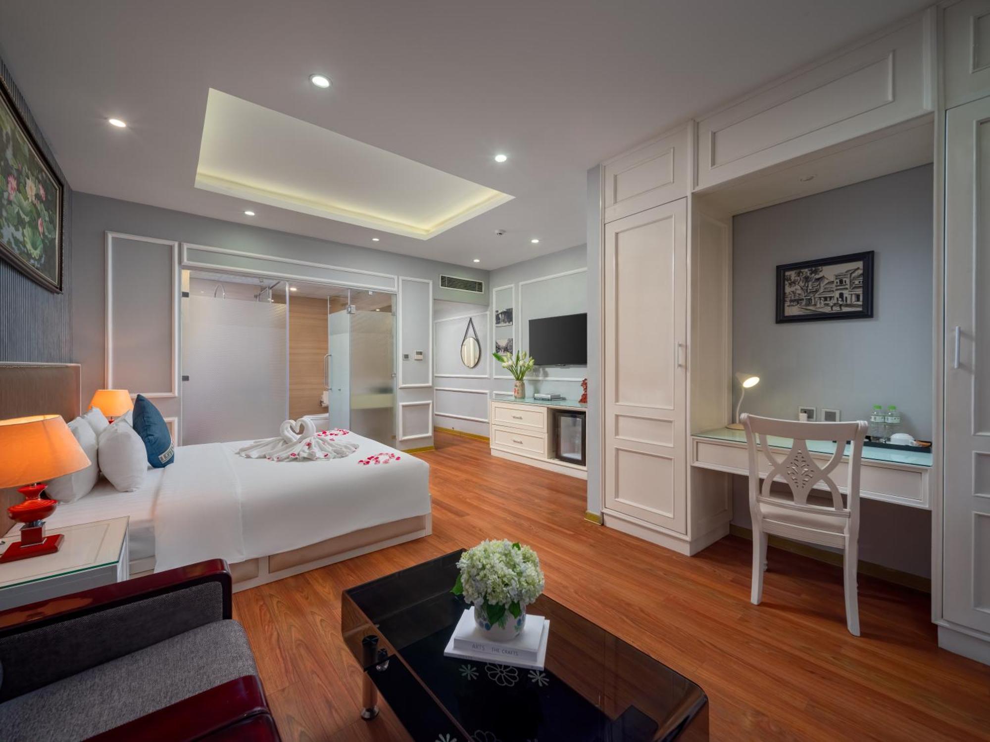 Suite with Lake View