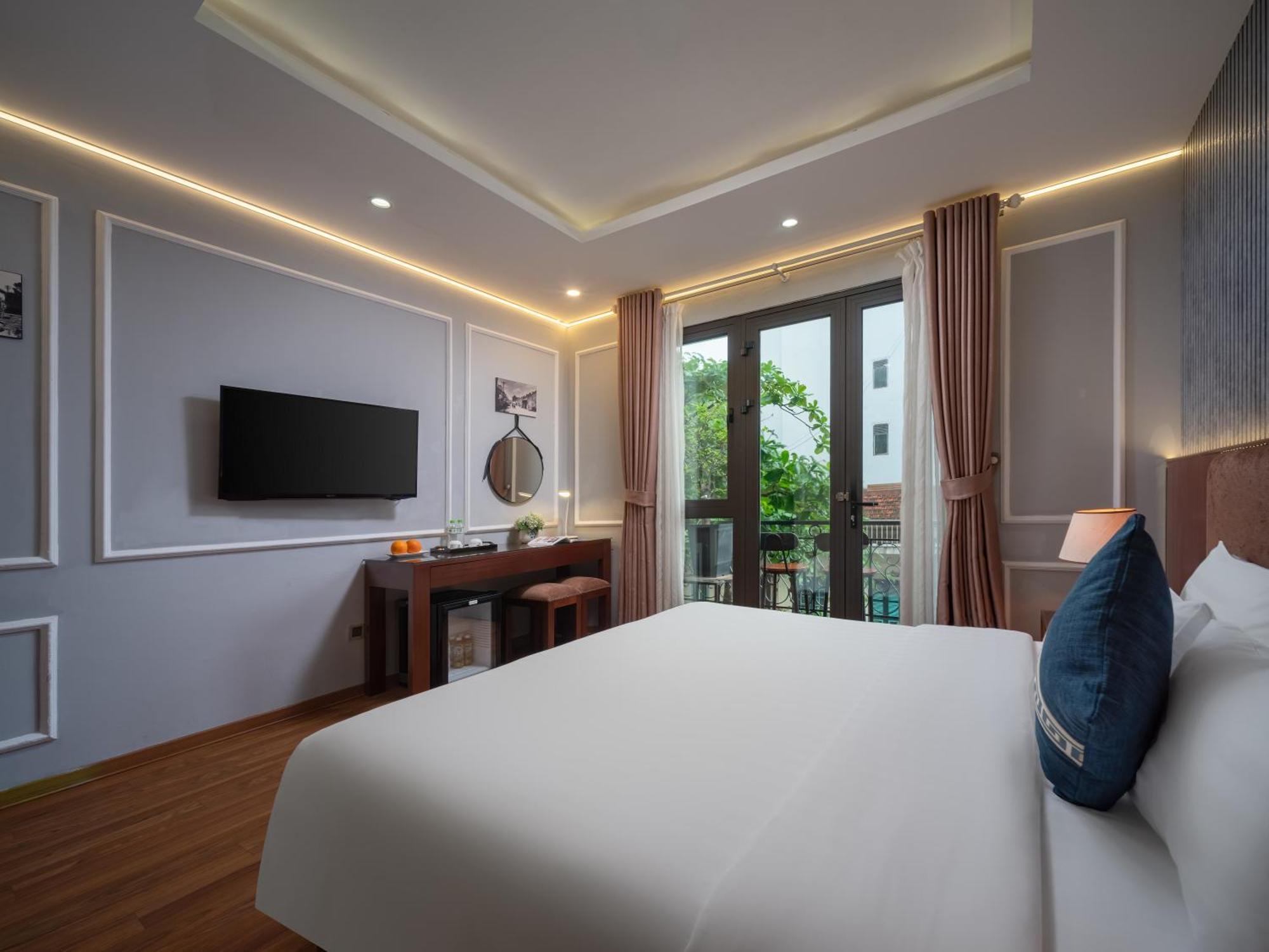 Junior Suite with Balcony
